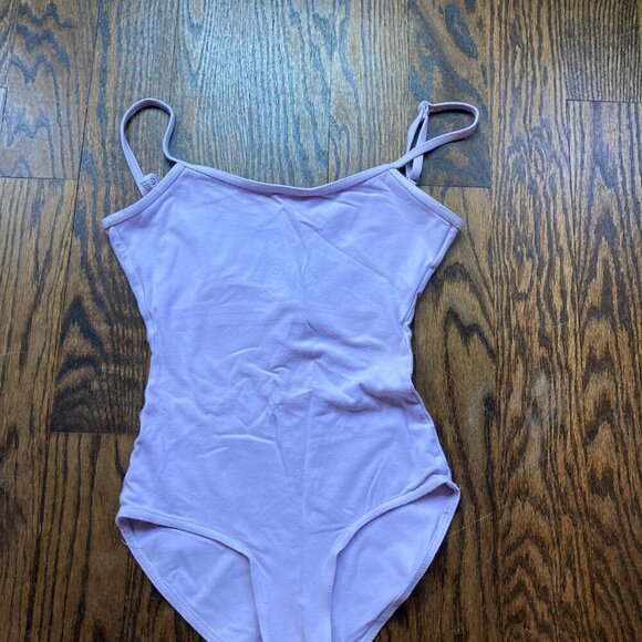 SOLD- LOT OF MIXXED CROP TOPS WITH 2 SHORTS SIZE SMALL XS - Picture 8 of 15